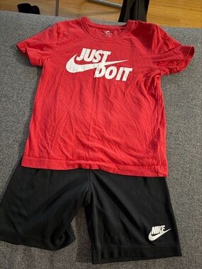 Black and red nike set